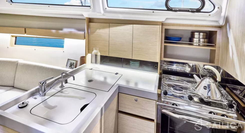 Oceanis 34.1 - Yacht Charter Sailica