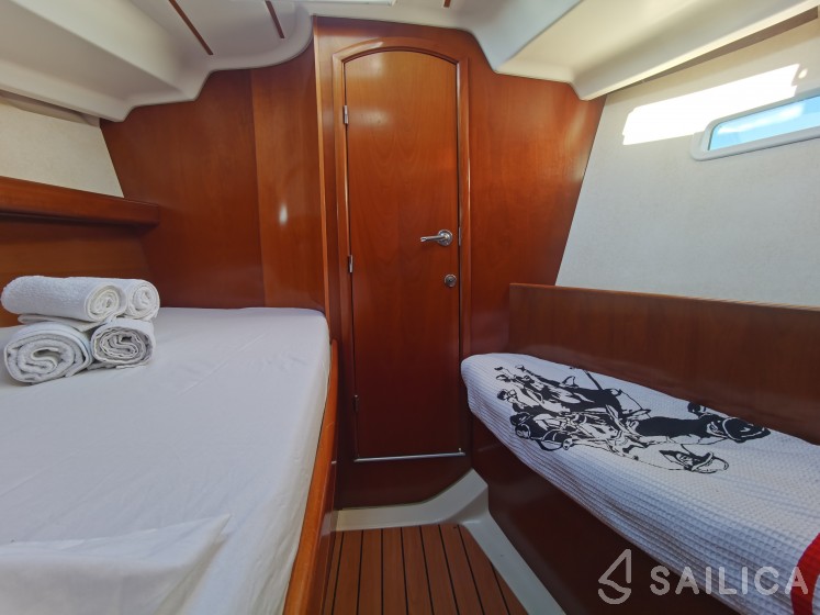 Oceanis 393 Clipper - Yacht Charter Sailica