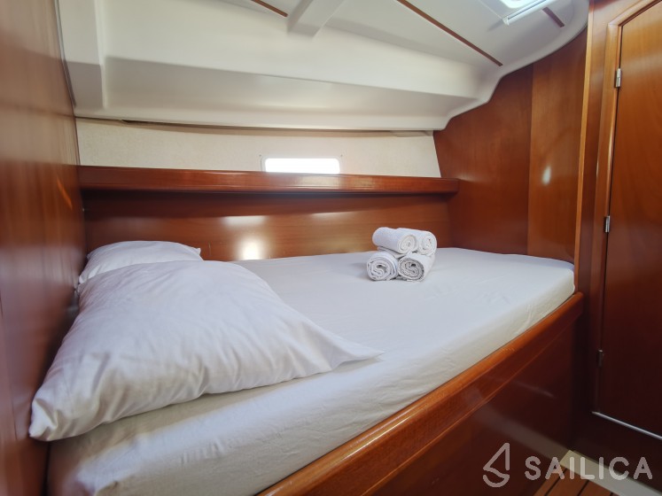Oceanis 393 Clipper - Yacht Charter Sailica