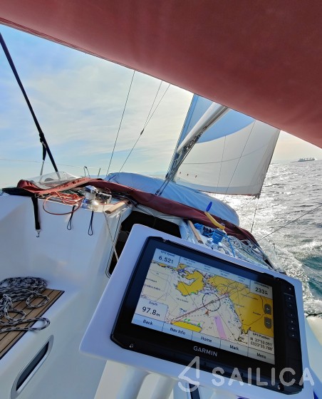 Oceanis 393 Clipper - Yacht Charter Sailica