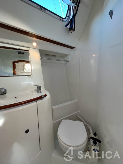 Oceanis 393 Clipper - Yacht Charter Sailica