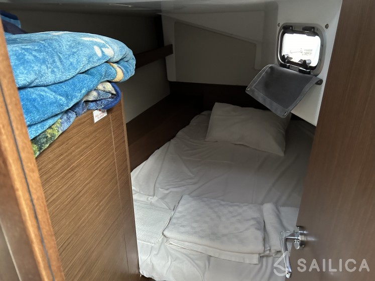 Oceanis 34.1 - Yacht Charter Sailica