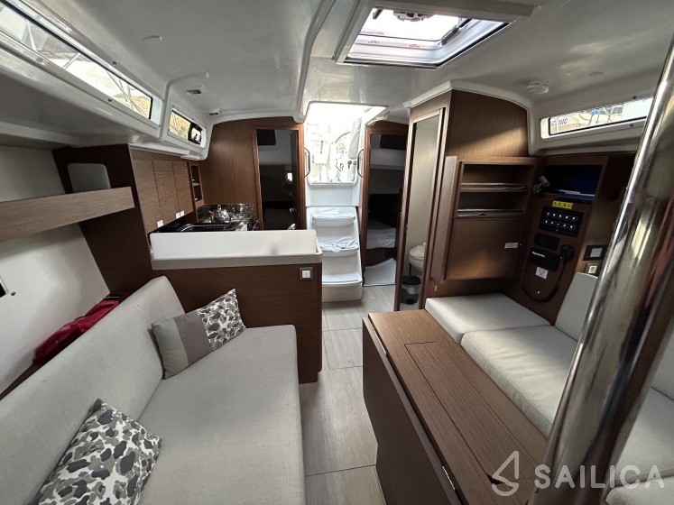 Oceanis 34.1 - Yacht Charter Sailica