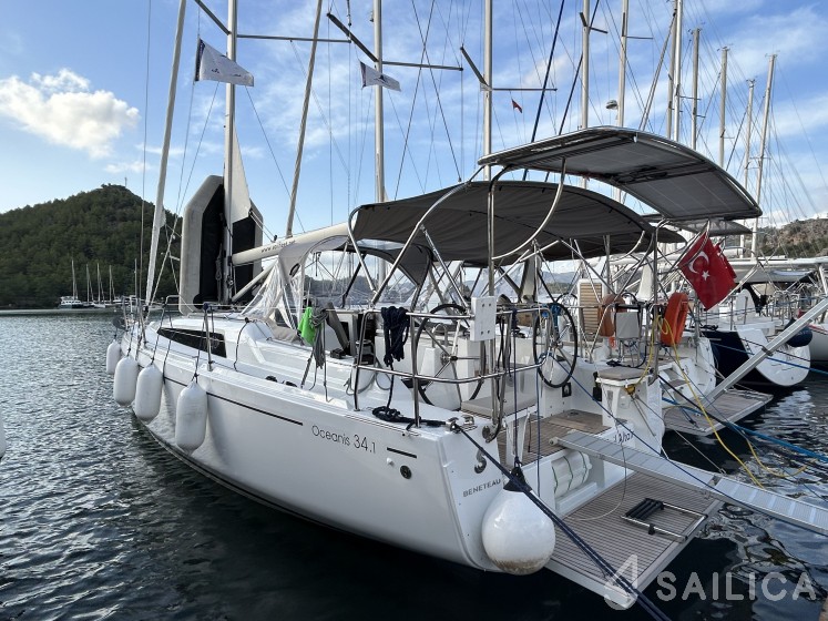 Oceanis 34.1 - Yacht Charter Sailica