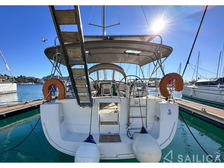 Oceanis 43 - Yacht Charter Sailica