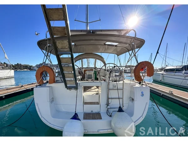 Oceanis 43 - Yacht Charter Sailica