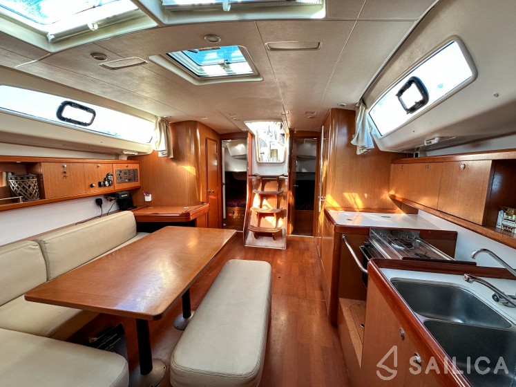 Oceanis 43 - Yacht Charter Sailica