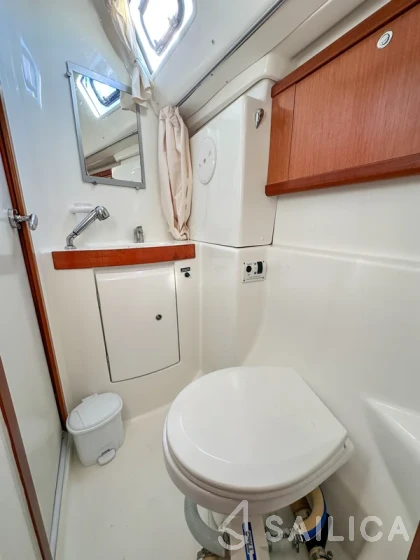 Oceanis 43 - Yacht Charter Sailica