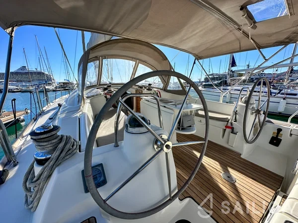 Oceanis 43 - Yacht Charter Sailica