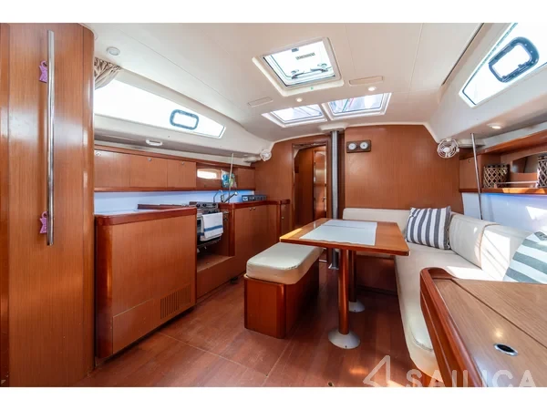 Oceanis 43 - Yacht Charter Sailica