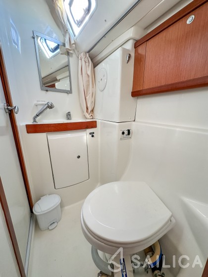 Oceanis 43 - Yacht Charter Sailica