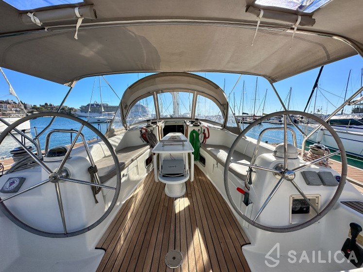 Oceanis 43 - Yacht Charter Sailica