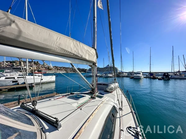 Oceanis 43 - Yacht Charter Sailica