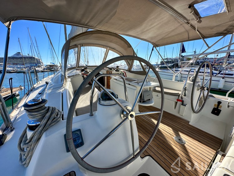 Oceanis 43 - Yacht Charter Sailica
