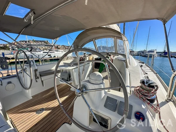 Oceanis 43 - Yacht Charter Sailica