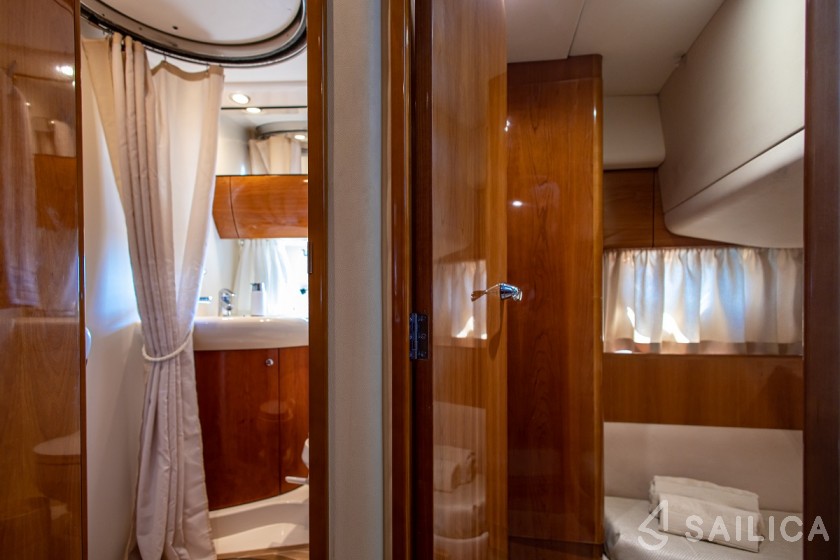Princess 45 - Yacht Charter Sailica