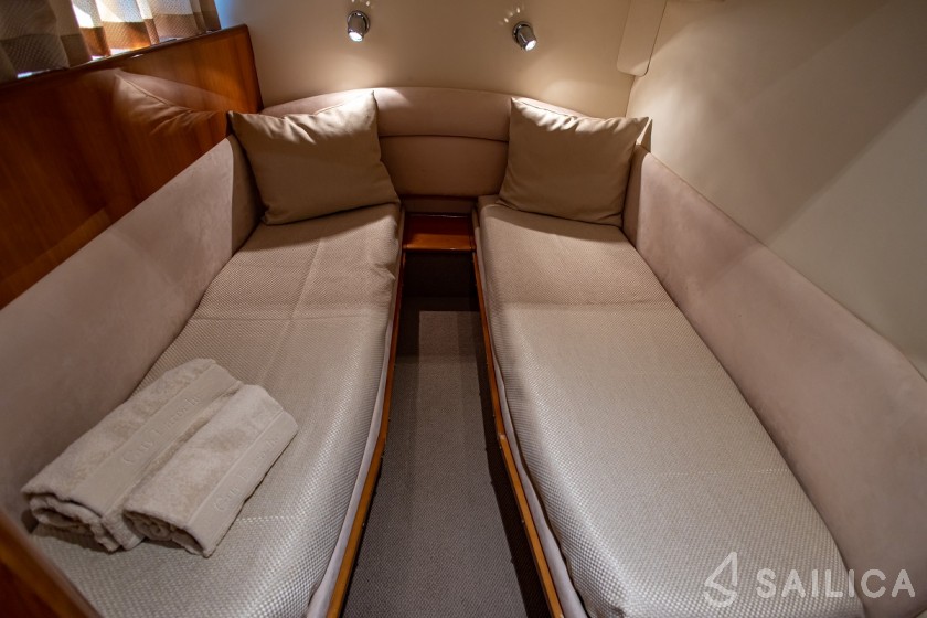Princess 45 - Yacht Charter Sailica
