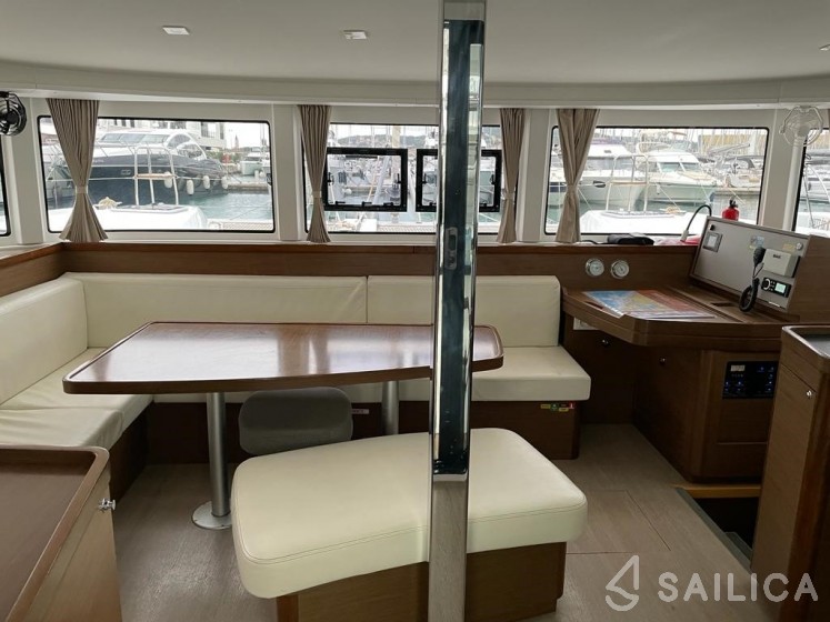Lagoon 42 - Yacht Charter Sailica