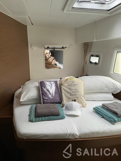 Lagoon 42 - Yacht Charter Sailica