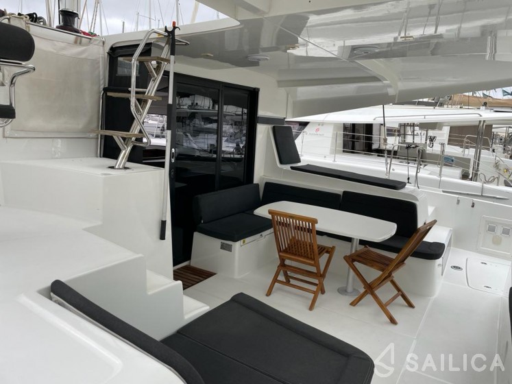 Lagoon 42 - Yacht Charter Sailica