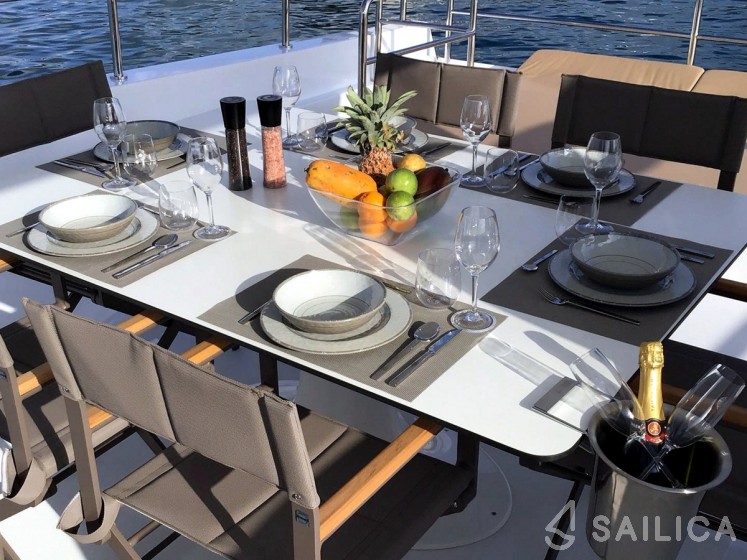 Overblue 44 - Yacht Charter Sailica