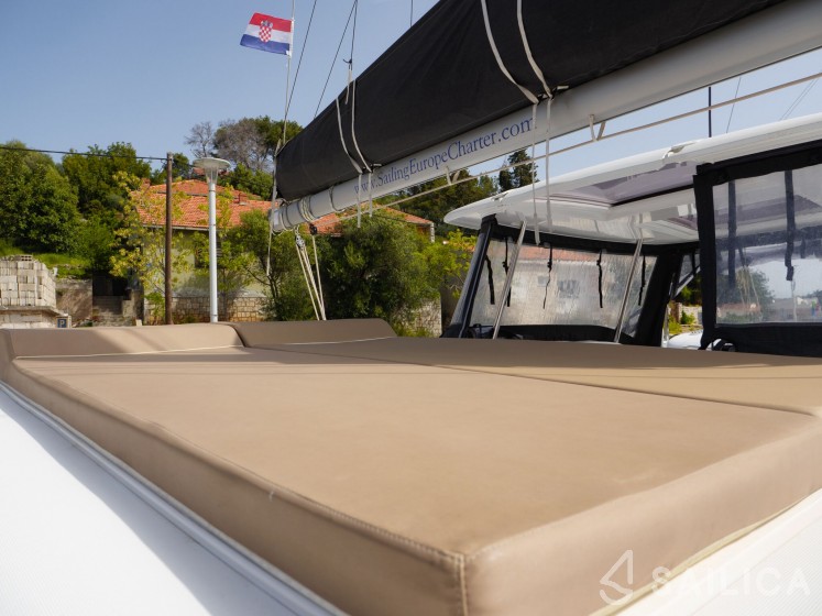 Lagoon 42 - Yacht Charter Sailica
