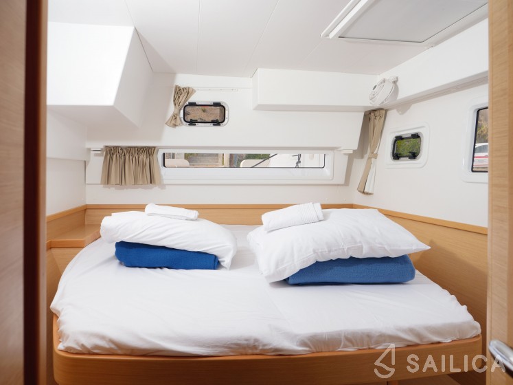 Lagoon 42 - Yacht Charter Sailica