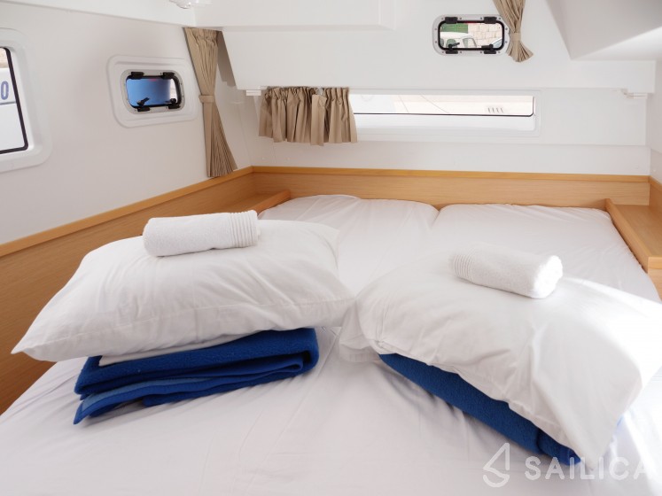 Lagoon 42 - Yacht Charter Sailica