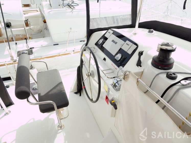Lagoon 42 - Yacht Charter Sailica