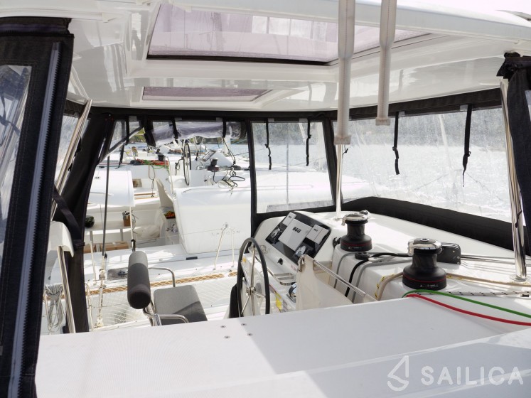 Lagoon 42 - Yacht Charter Sailica