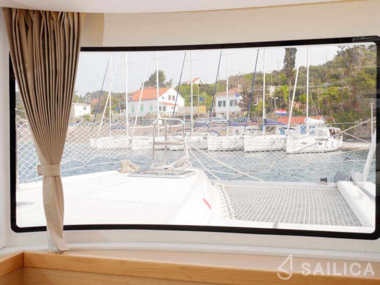 Lagoon 42 - Yacht Charter Sailica