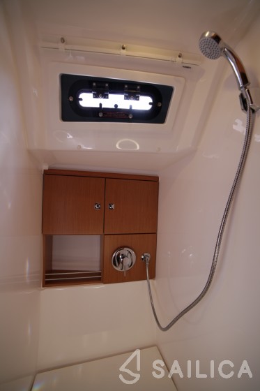 Bavaria 46 Cruiser - Yacht Charter Sailica