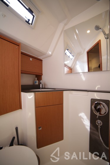Bavaria 46 Cruiser - Yacht Charter Sailica
