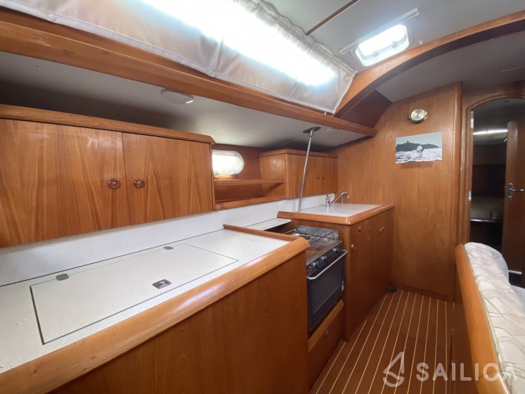 Sun Odyssey 42.2 - Yacht Charter Sailica