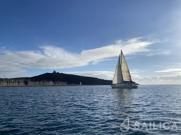 Sun Odyssey 42.2 - Yacht Charter Sailica