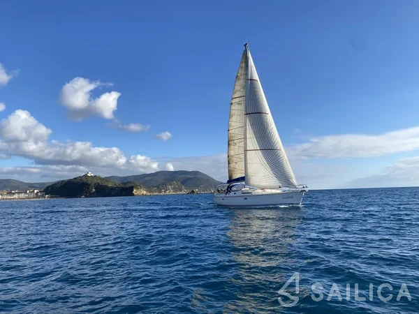 Sun Odyssey 42.2 - Yacht Charter Sailica