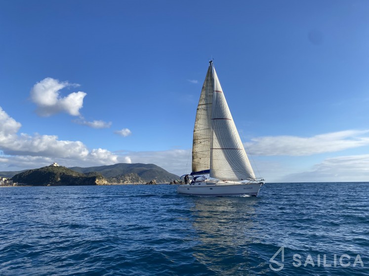 Sun Odyssey 42.2 - Yacht Charter Sailica