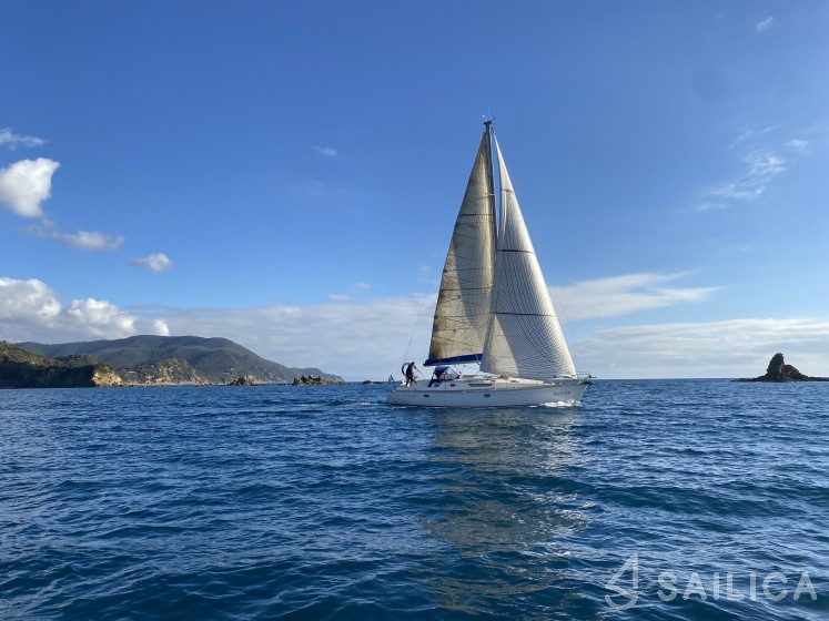Sun Odyssey 42.2 - Yacht Charter Sailica