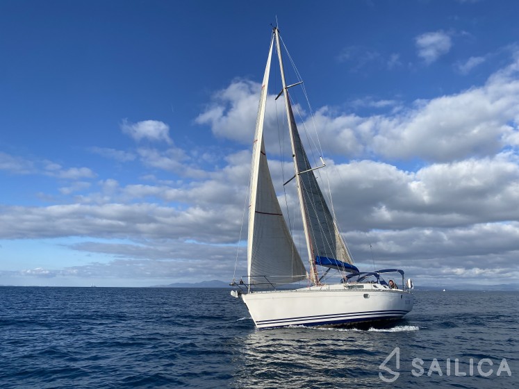 Sun Odyssey 42.2 - Yacht Charter Sailica