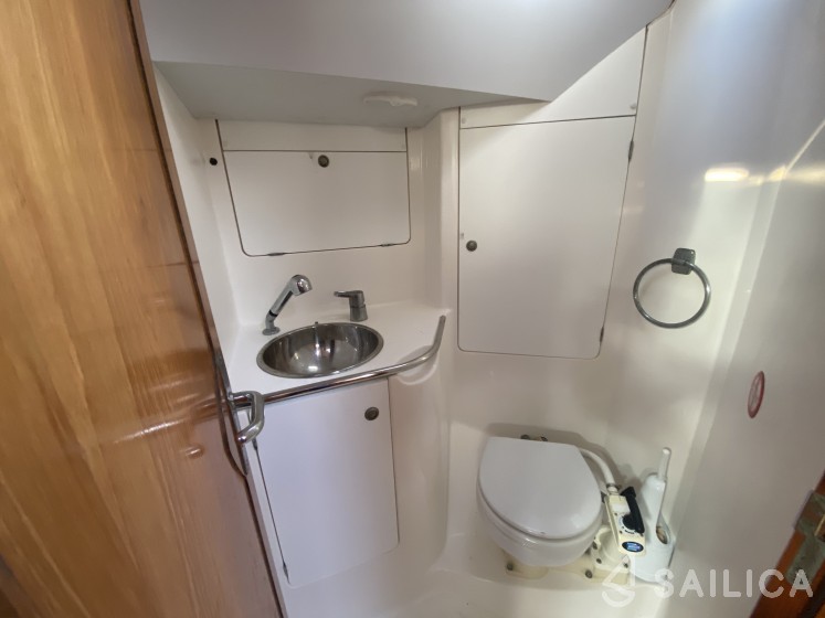 Sun Odyssey 42.2 - Yacht Charter Sailica