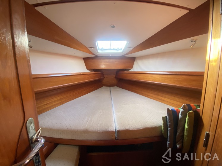 Sun Odyssey 42.2 - Yacht Charter Sailica