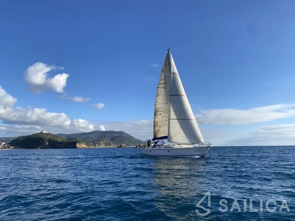 Sun Odyssey 42.2 - Yacht Charter Sailica