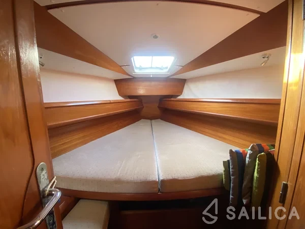 Sun Odyssey 42.2 - Yacht Charter Sailica