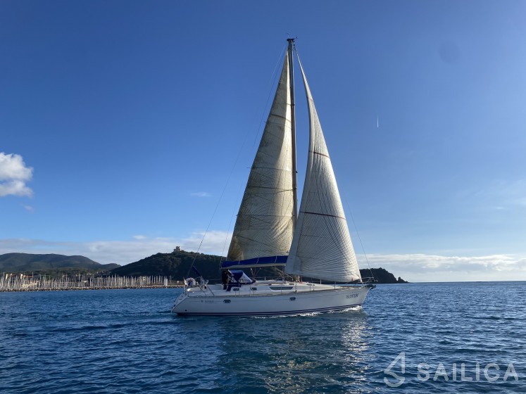 Sun Odyssey 42.2 - Yacht Charter Sailica