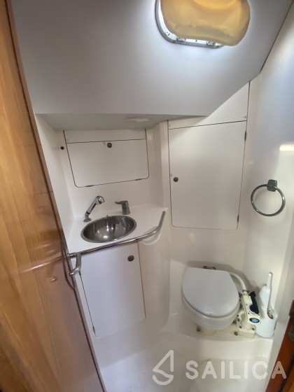 Sun Odyssey 42.2 - Yacht Charter Sailica