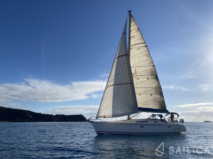 Sun Odyssey 42.2 - Yacht Charter Sailica