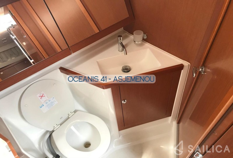 Oceanis 41 - Yacht Charter Sailica