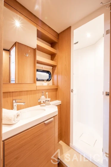 Bali 5.4. - Yacht Charter Sailica