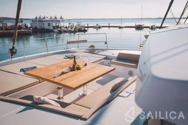 Bali 5.4. - Yacht Charter Sailica
