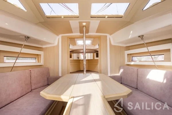 Maxus 34 - Yacht Charter Sailica